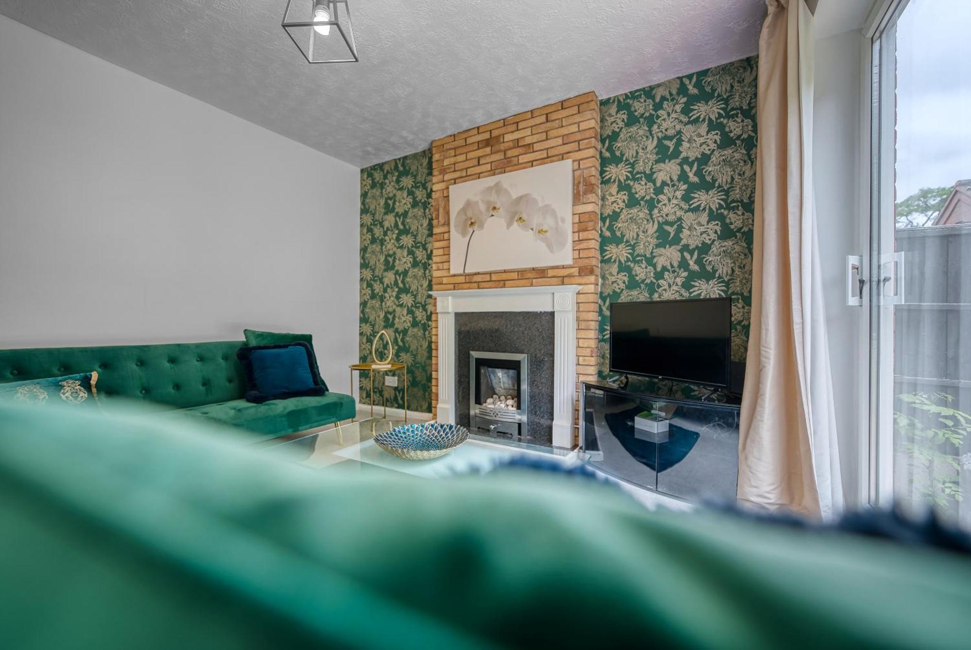 Capri 13 Sa - 3 Bed House, Close To Loughborough University & M1 Motorway, Free Wifi, Big Garden, Ample Parking- Ask For Contractor Rates! Exterior photo
