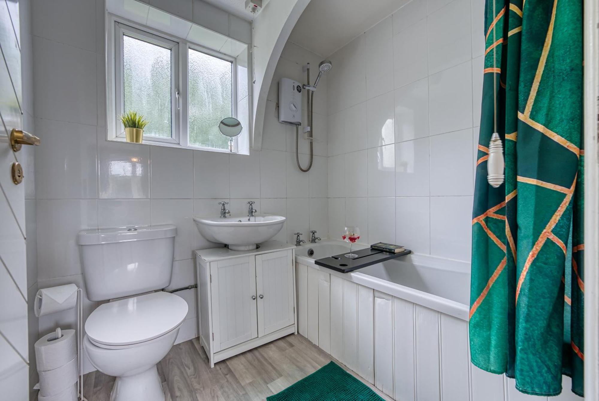 Capri 13 Sa - 3 Bed House, Close To Loughborough University & M1 Motorway, Free Wifi, Big Garden, Ample Parking- Ask For Contractor Rates! Exterior photo
