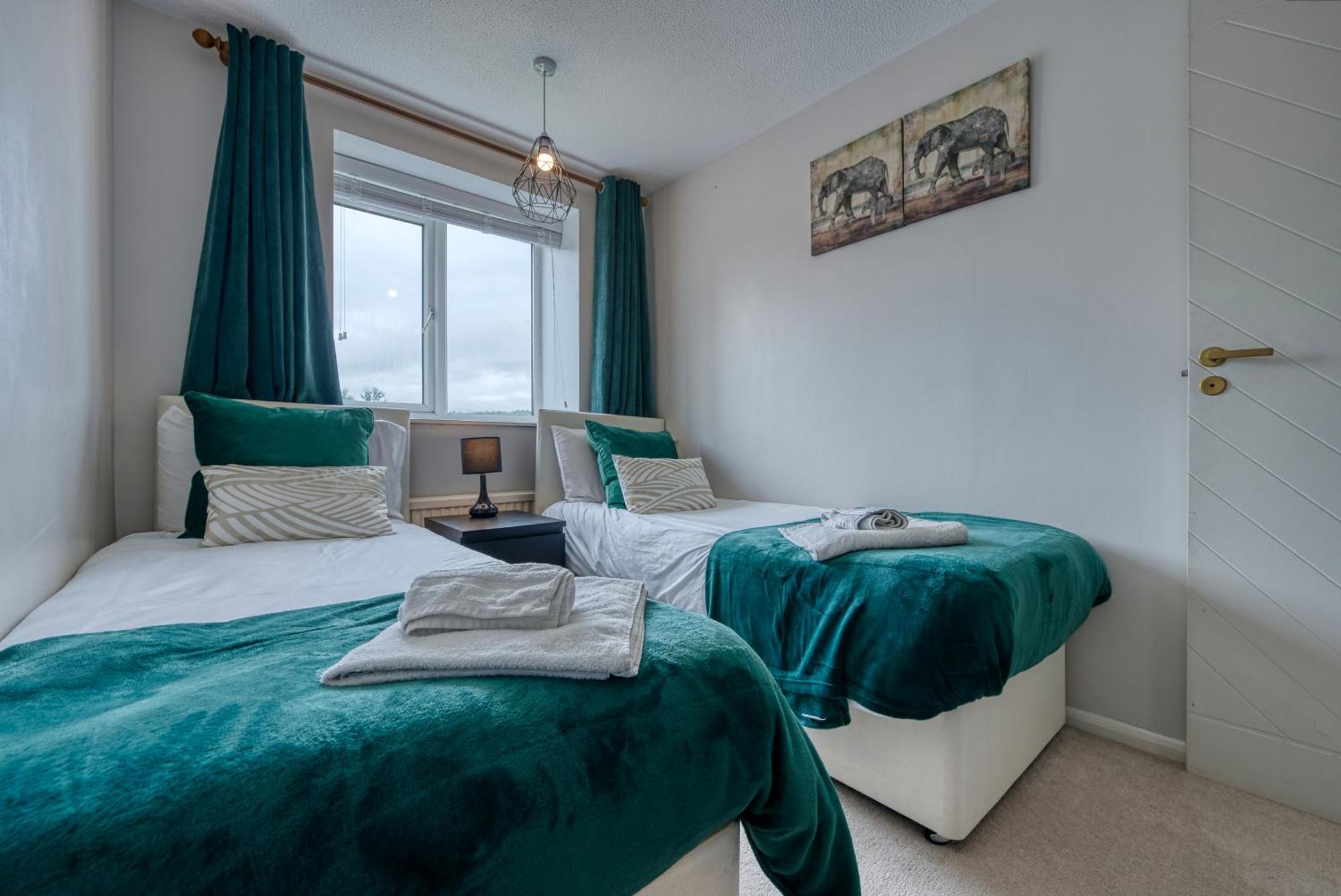 Capri 13 Sa - 3 Bed House, Close To Loughborough University & M1 Motorway, Free Wifi, Big Garden, Ample Parking- Ask For Contractor Rates! Exterior photo